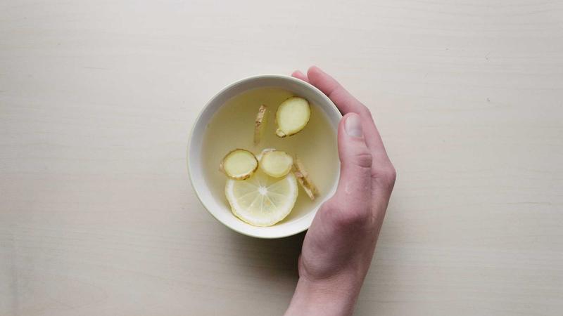 光影交织的东方美学：美女图册中的永恒瞬间